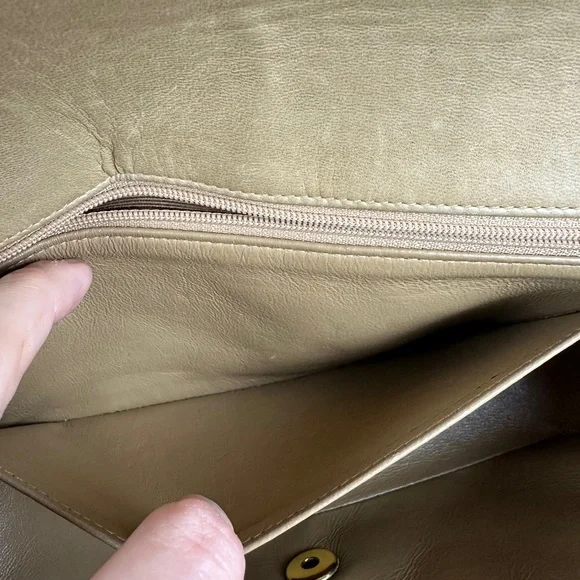 CHANEL DIANA FLAP BAG MEDIUM GHW - Picture 12 of 15